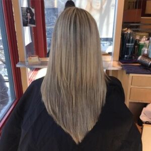 A shiny and glossy long V-cut layers hair