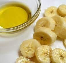 Slices of banana and olive oil